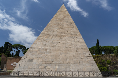 Pyramid of Cestius in Rome on sunny dayのeditorial素材
