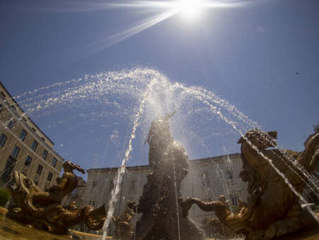 archimede place fountain syracuse ortigia italyの写真素材
