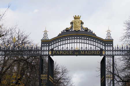 Entrance through the gate into the Parque del Buen Retiro Park in Madrid, Spain Park gateway in winterの写真素材
