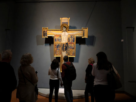 FLORENCE, ITALY - MARCH 24 2024 - The Uffizi Gallery one of the most important museums in the world crowded with tourists taking pictures with smartphoneのeditorial素材