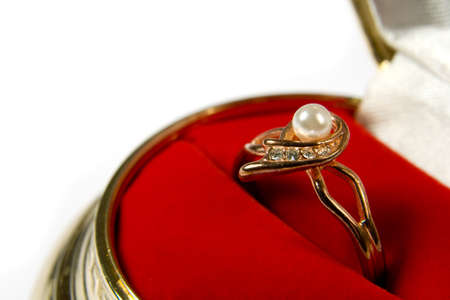 wedding ring on white background
の写真素材