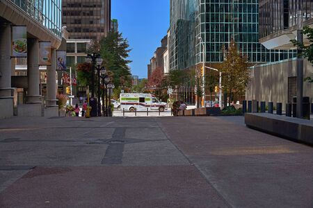 Ottawa, Ontario, Canada September 18, 2018: View of the pedestrian street, Sparks Street 240, a trip to Canada in Ottawa. Editorial, sunny day, empty streets for the weekend. travel to canadaのeditorial素材