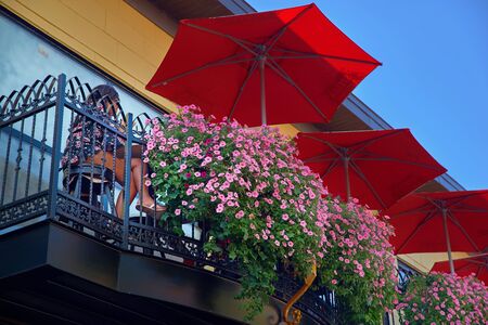 Ottawa, Ontario, Canada September 18, 2018: People at a coffee terrace near the Byward Market in Ottawa, showing people and buildings around. Travel to Canada.のeditorial素材