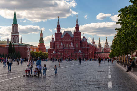 MOSCOW, RUSSIA - JUNE 01, 2021: Tourists walk on Red Square near the Kremlin.のeditorial素材
