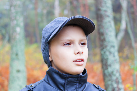 kid fear face forest fall portrait outdoorの写真素材