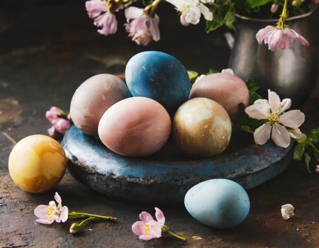 Colorful Easter egg in bowl, close upの素材