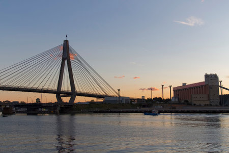 Anzac Bridge at dusk  seen from the suburb of Pyrmont. Anzac bridge spanning Johnston's Bay between Pyrmont and Glebe in Sydney, Australia.のeditorial素材