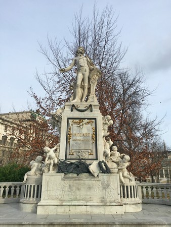 A Statue Of Wolfgang Amadeus Mozart, Vienna, Austriaのeditorial素材