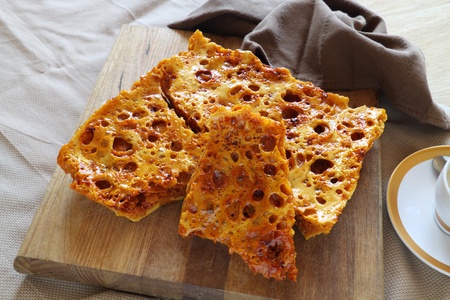 Delightful fresh baked crisp and crunchy sweet honeycomb dessert.の写真素材