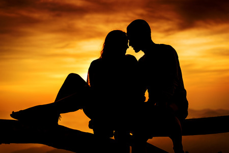 Couple in love silhouette during sunsetの写真素材