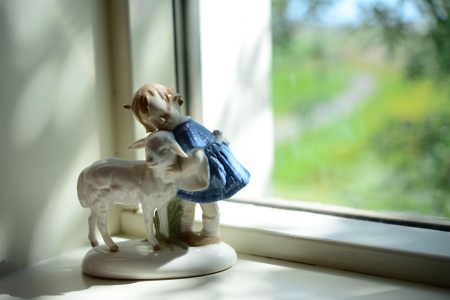 Ornament by the edge of window
の写真素材