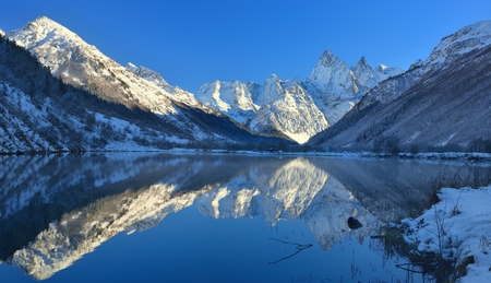 This is blue lake in Caucasus mountains in beginning winterの写真素材