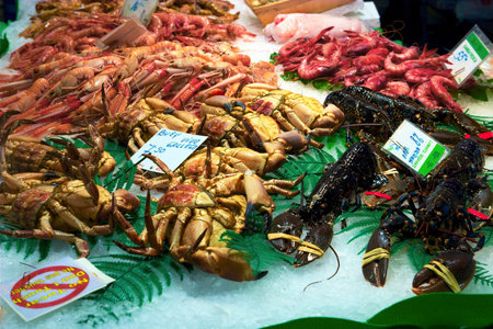 Display of fresh shellfishes on a market stall