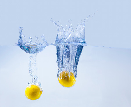 Lemon drop into the waterの写真素材