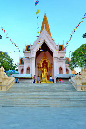 ong bra pathom chedi is the big golden chedi in Thailand - the frontal のeditorial素材