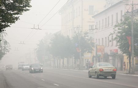 VLADIMIR, RUSSIA - AUGUST 3: Cities of central Russia in smoke during forest wildfire, August 3, 2010 in Vladimir, Russia.のeditorial素材