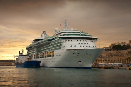 luxury white cruise ship shot at Grand Harbour. Maltaの写真素材