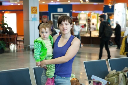 family in the airport buildingのeditorial素材