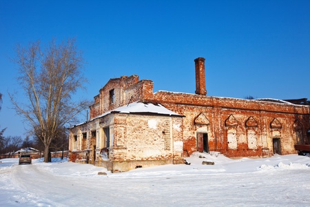 abandoned church in Rizopolozhensky monastery at Suzdal in winter. Russiaのeditorial素材