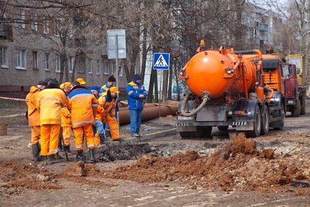 VLADIMIR, RUSSIA - APRIL 19:  Emergency repairs on April 19, 2012 in Vladimir, Russia. City service and rescuers do emergency repair work on damage caused by meltwater.Damaged sewer and water supplyのeditorial素材