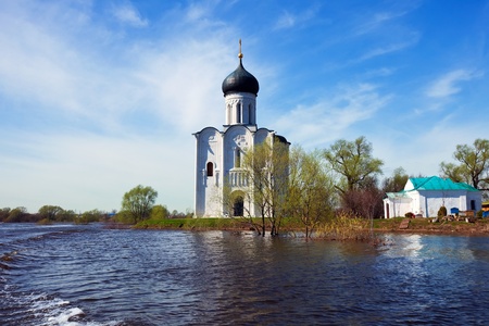 Church of the Intercession on the River Nerl in spring  floodの写真素材