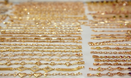 Golden bracelets on jewelry counter  in shop の写真素材