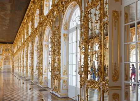 ST.PETERSBURG, RUSSIA - AUGUST 2: Interior of Catherine Palace in August 2, 2012 in St.Petersburg, Russia. The former imperial palace.  Building is laid in 1717 on orders of Catherine I. Now a museumのeditorial素材
