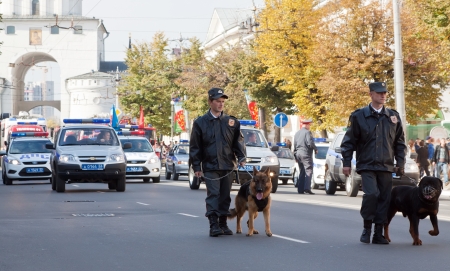 VLADIMIR, RUSSIA - SEPTEMBER 15: City Day  event September 15, 2012 in Vladimir, Russia.  Policemen with dogs in carnival procession  dedicated to the 1022 anniversary of Vladimir cityのeditorial素材