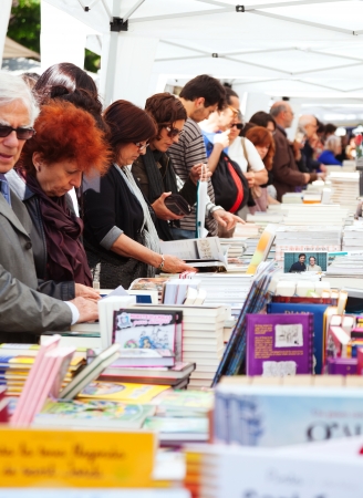 BARCELONA, SPAIN - APRIL 23:  Catalan feast day of Saint George. in April 23, 2013 in Barcelona, Spain.
Books and red roses traditionally gifts of festivalのeditorial素材