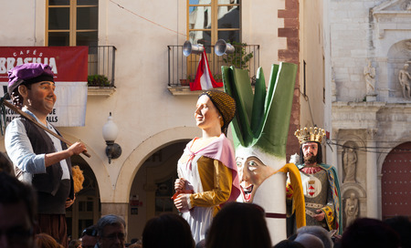 VALLS, SPAIN - JANUARY 26, 2014: Gigantes during CalÑotada festival at  Vallsのeditorial素材