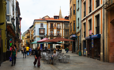 OVIEDO, SPAIN - JULY 2, 2015: Pedestrian street at historical part of Oviedo. Asturiasのeditorial素材