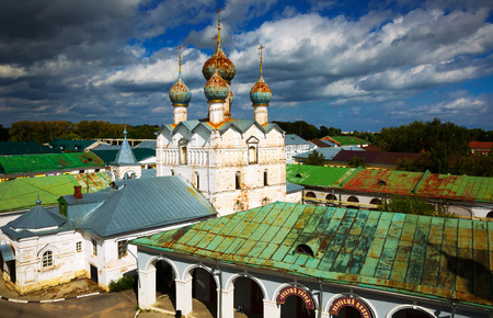 ROSTOV, RUSSIA â AUGUST 27, 2016: View on Rostov Kremlin complex build 1670-1683 on summer dayのeditorial素材