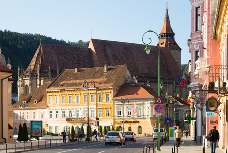 BRASOV, ROMANIA - SEPTEMBER 18, 2017: Cityscape of Brasov streets on background with Black Church, Romaniaのeditorial素材