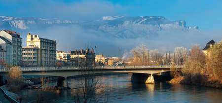 Panoramic view of Grenoble with Isere river against backdrop of mountains in sunny winter day, France
の写真素材