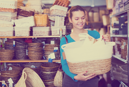 
Young  womanl customer buying with wicker bags in shop for decor 
の写真素材