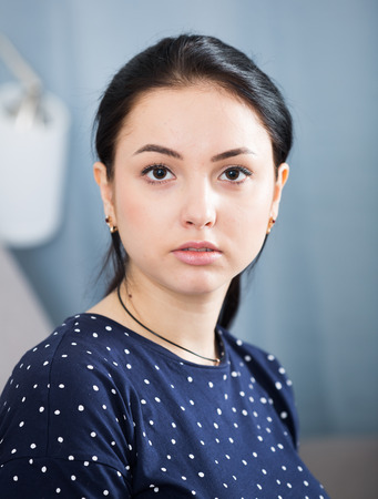 Closeup portrait of attractive young girl wearing dark blue shirt
の写真素材