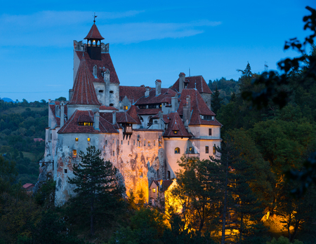 View of main romanian tourist attraction Bran Castle on cliff top on twilight
の写真素材