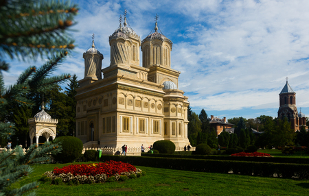 CURTEA DE ARGEW, ROMANIA - SEPTEMBER 22, 2017:
Cathedral of Curtea de Argew is religion landmark of Romania.のeditorial素材