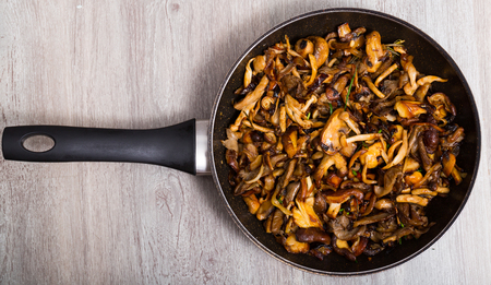Close up of delicious freshly cooked fried shitake mushrooms in a frying panの写真素材