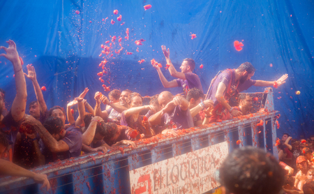 BUNOL, SPAIN - AUGUST 30, 2018: People during La Tomatina festival.
La Tomatina festival where people are fighting with tomatoes at streetのeditorial素材