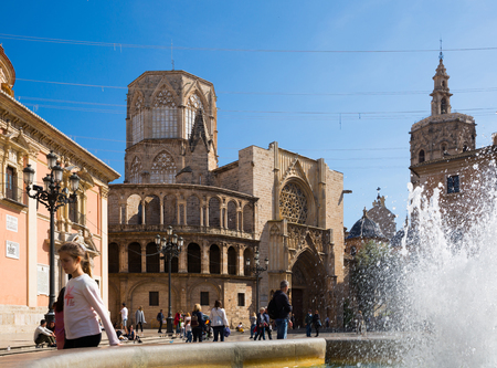 VALENCIA, SPAIN - APRIL 16, 2019: Modern cityscape of medieval architecture of Valencia  Cathedral and belfry Micaletのeditorial素材