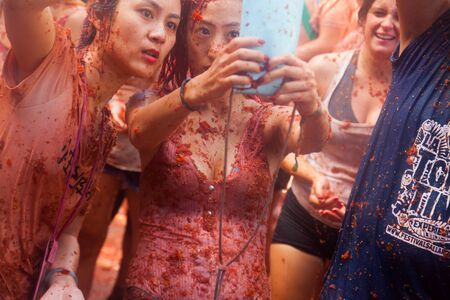 BUNOL, SPAIN - AUGUST 30, 2018: Battle of tomatoes.
La Tomatina festival where people are fighting with tomatoes at streetのeditorial素材