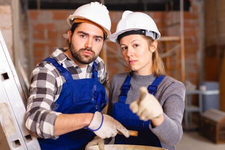Foreman dissatisfied with quality of repair work of builderの写真素材