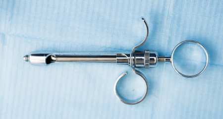 Carpool syringe for infiltration anesthesia in professional dental practice