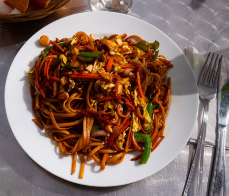 Fried noodles with vegetables