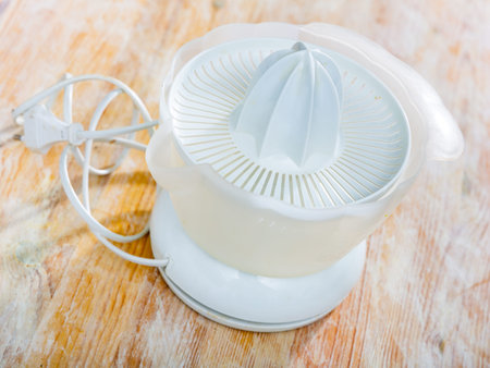 Preparation of juice with electric juicer