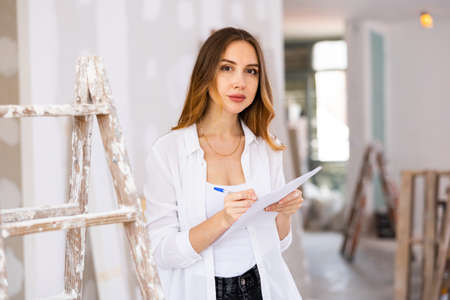 Young woman takes important notes on paperの写真素材