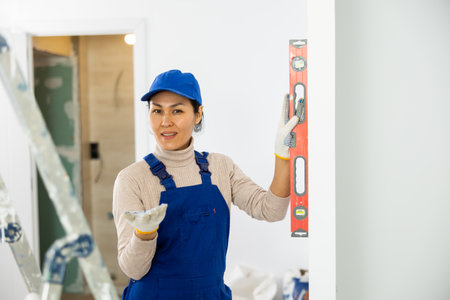 Female repairer setting level to wallの写真素材