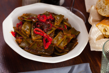 Stewed green beans with pepper