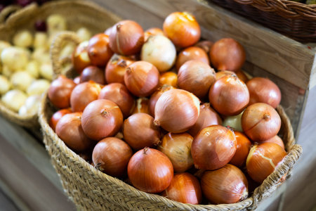 Close-up view of onions in straw basketの写真素材